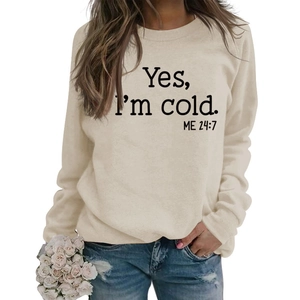 Women's beige crewneck sweatshirt with 'Yes, I'm cold' slogan and long sleeves