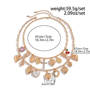 Mehrlagige goldene Kette mit Perlenherz, Kreuzanhänger und rosa Edelstein