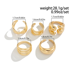 Vue détaillée d'un lot de 5 bagues dorées avec détails sur le poids et les dimensions