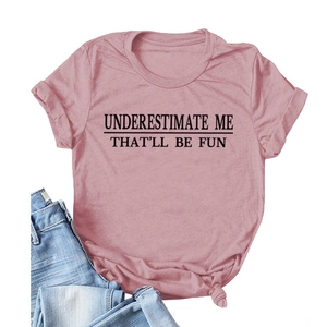 Kurzärmliges T-Shirt in Altrosa mit Rundhalsausschnitt, Spruchdruck und Knotendetail