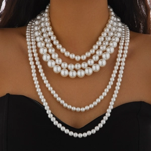 Elegante gargantilla de perlas barrocas multicapa y collar largo llamativo de mujer