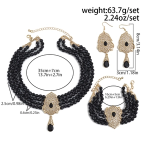 Vista detallada del conjunto de joyas de perlas negras con medidas de collar y pendientes