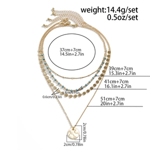 Détails du collier multicouche doré avec mesures du pendentif pièce et des perles