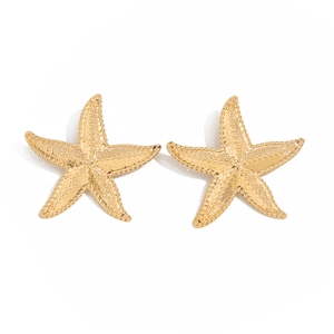 Gold starfish stud earrings with textured relief detail for elegant summer beach style