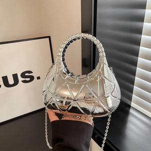 Sac hobo géométrique argenté avec design en patchwork triangulaire et bandoulière