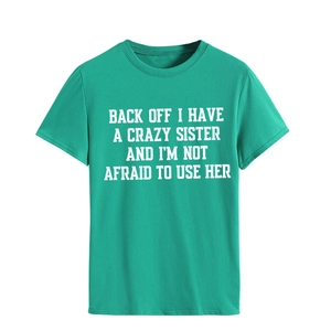 Camiseta de algodón verde esmeralda con cuello redondo y estampado de eslogan blanco