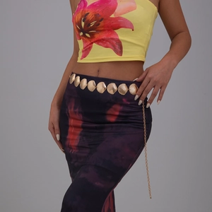 Sexy golden metal waist chain featuring shell-shaped links for beach vacation style