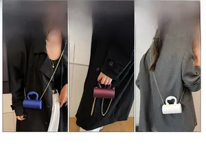 Sac de soirée cylindrique en acrylique : porté en bandoulière, à la main ou à l'épaule