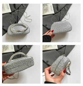 Vues macro d'un sac de soirée argenté à strass avec poignée ronde en métal et chaîne