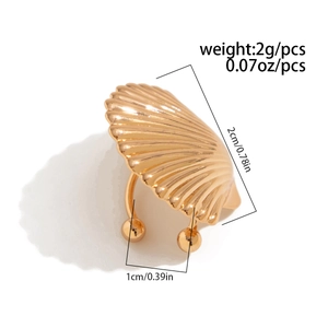 Detailed view of gold scallop ring with 2cm width and 2g weight measurements