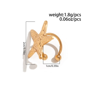 Detail of golden starfish ear cuff with dimensions 2x1cm and weight 1.8g on white background