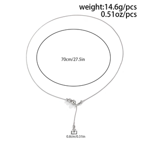 Detail van de zilveren Y-ketting met 70 cm lengte en afmetingen van de kralen