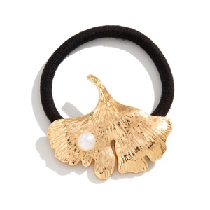 Elegant black elastic hair tie featuring a golden ginkgo leaf and a white pearl