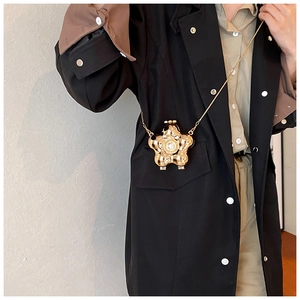 Chic gold star-shaped mini clutch with a pearl accent and slim metal chain strap