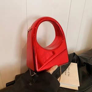 Sac à main moderne rouge métallique à coque rigide avec poignée circulaire creuse