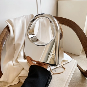 Sac à main moderne en acrylique argent miroir avec poignée ronde et chaîne dorée
