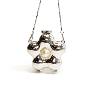 Silver mirror flower-shaped mini handbag with pearl center and fine metal chain strap