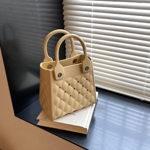 Mini beige EVA Strandtasche mit perforiertem Gitterdesign und runden Griffen