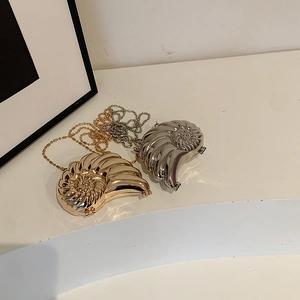 Eleganti borse da sera a conchiglia in metallo oro e argento con tracolla a catena