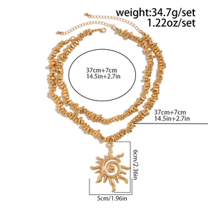 Collier double rang à perles dorées avec pendentif soleil et spécifications