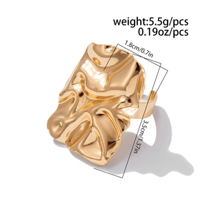 Detailed view of golden textured ring showing dimensions 3.5cm by 1.8cm and 5.5g weight