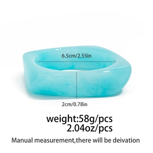 Détails des dimensions du bracelet en résine turquoise montrant 6,5 cm de diamètre et 2 cm