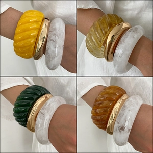 Chunky Resin Bangle Bracelet For Women Retro Marble Texture Spiral Twist Polished Metal Alloy Fashion Jewelry Accessory