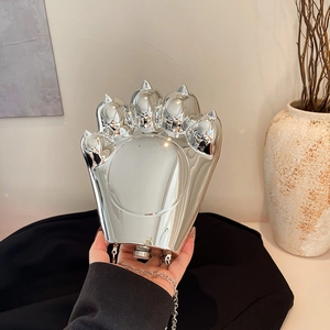 Pochette de soirée argentée en forme de patte d'ours avec miroir acrylique et chaîne