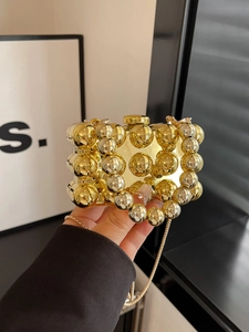 Mini gouden avondtas met kralen en harde schaal voor een elegante uitstraling