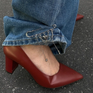 Silver Y2K heart tassel pin brooch for jeans with metal chains and heart pendant