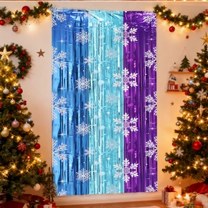 Détail du rideau scintillant bleu et violet avec flocons pour fête de Noël
