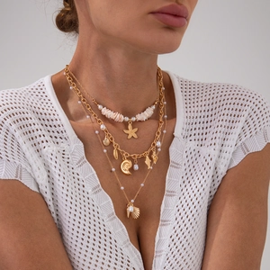 Collier multi-rangs doré avec étoile de mer, coquillages et perles style d'été