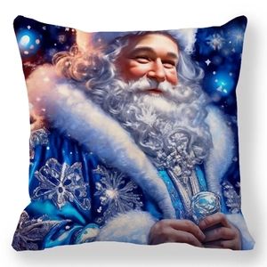 Gros plan d'une taie d'oreiller de Noël bleue avec motif de Père Noël et flocons de neige