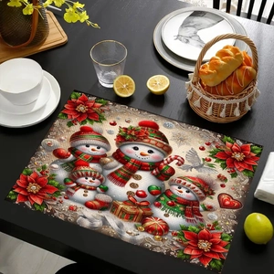 Détail du set de table de Noël avec famille de bonhommes de neige sur table en bois