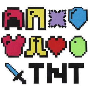 Kit decorativo in feltro gioco pixel con spada scudo e adesivi TNT