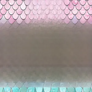 Mermaid-Brille aus Glitzerstoff für Partys, Produktdetails auf Schuppenhintergrund