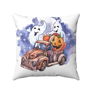 Detail van Halloween linnen kussensloop met aquarel spook en pompoenwagen patroon