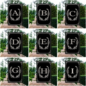 Bandiera da Giardino con Lettera Monogramma Verticale in Lino Decorazione per Cortile Banner da Esterno con Design a Corona d'Alloro