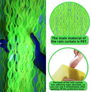 Tenda a pioggia ondulata verde neon in PET con retro autoadesivo per decorazioni