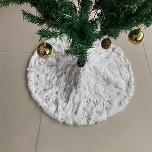 Gonna per albero di Natale in peluche bianco con fiocchi di neve in paillettes d'argento