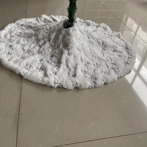 Gonna per albero di Natale in ecopelliccia bianca con fiocchi di neve in paillettes argento
