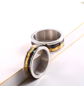 Close-up of stainless steel couple rings with Roman numerals and three-tone color拼接 design