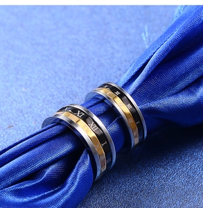Detail of stainless steel couple ring with Roman numerals and three-tone color拼接 design