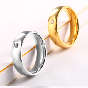 Bagues de couple minimalistes en acier titane avec zircone en finition or et argent