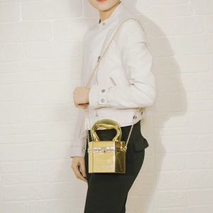 Goldene sechseckige Acryl-Clutch mit Spiegel-Finish, Griff und Metallkette