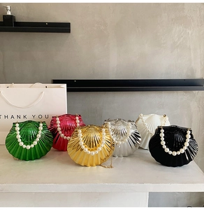 Detailed collection of shell-shaped clutch bags with elegant pearl handles in six colors