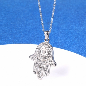 Collier Main de Fatma en acier inoxydable avec cristaux et détail œil protecteur