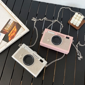 Borsa a tracolla retrò a forma di fotocamera con strass e catena in metallo argento e rosa