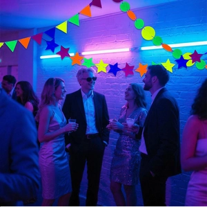Decorazioni per feste neon con striscioni fluorescenti a stella, cerchio e triangolo