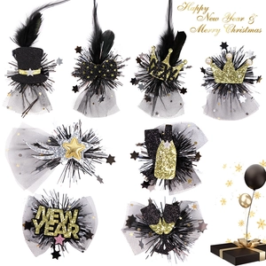 Détail de 8 pinces à cheveux de Nouvel An avec couronnes à paillettes et nœuds en résille